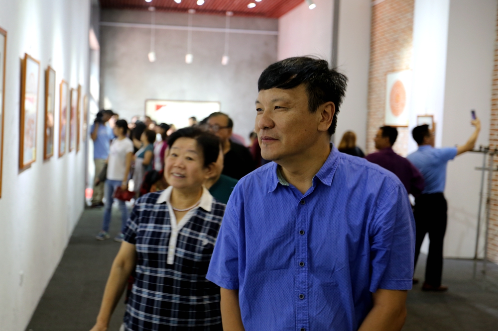 “紅色記憶”剪紙展亮相星工坊·中國工業藝術館