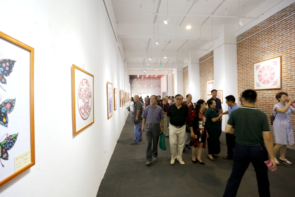 “紅色記憶”剪紙展亮相星工坊·中國工業藝術館