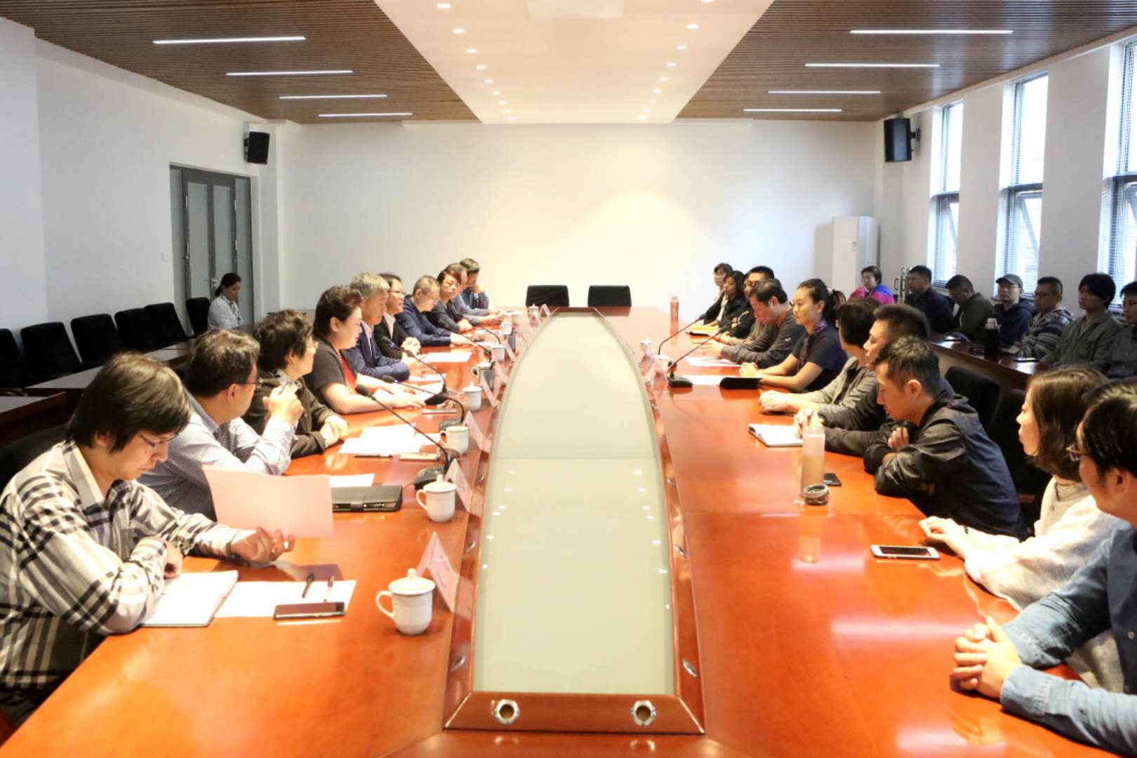 集團(tuán)與山藝聯(lián)合辦學(xué)新進(jìn)展：電影學(xué)院新聘院長(zhǎng)書記到崗上任