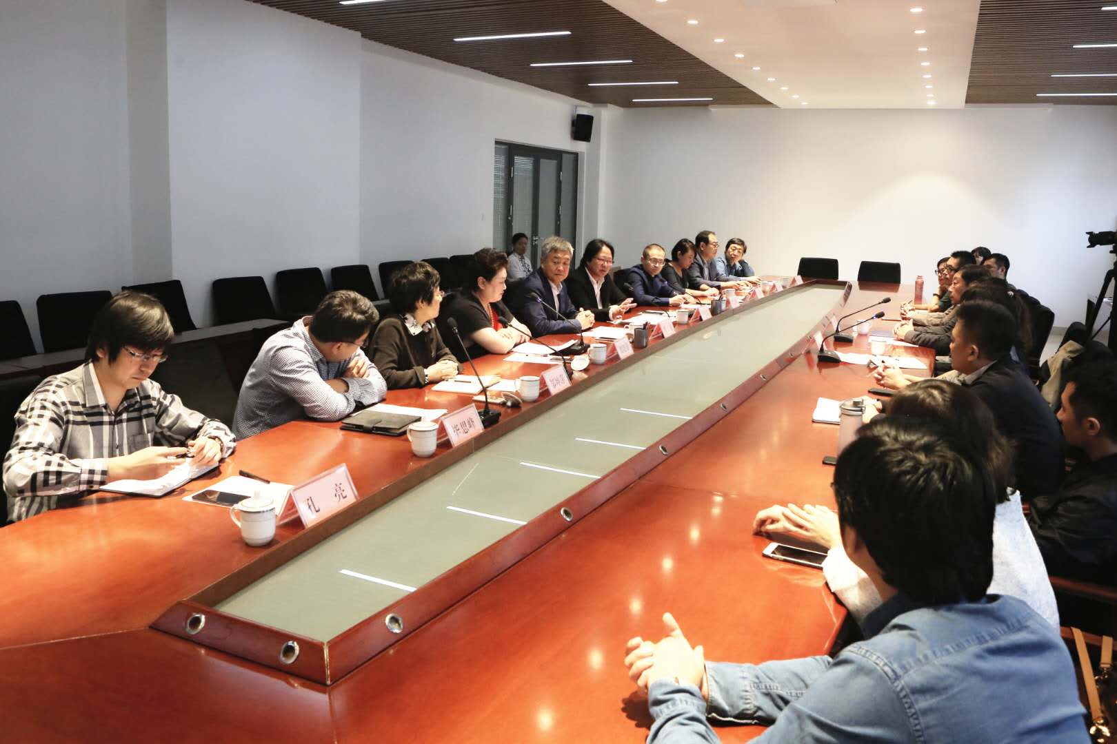 集團(tuán)與山藝聯(lián)合辦學(xué)新進(jìn)展：電影學(xué)院新聘院長(zhǎng)書記到崗上任