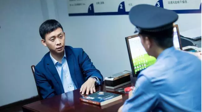 張譯、張國立、李建義領銜都市情感劇《我的親爹和后爸》今晚重磅播出! 張譯、張國立、李建義領銜都市情感劇《我的親爹和后爸》今晚重磅播出!