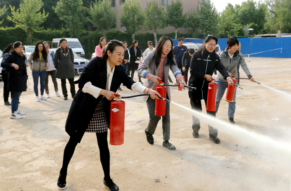 集團工會組織消防知識培訓和逃生安全演練活動