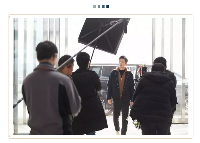 探班網劇《走起！我的天才街坊》 韓東君牽手彭小苒開啟甜虐模式