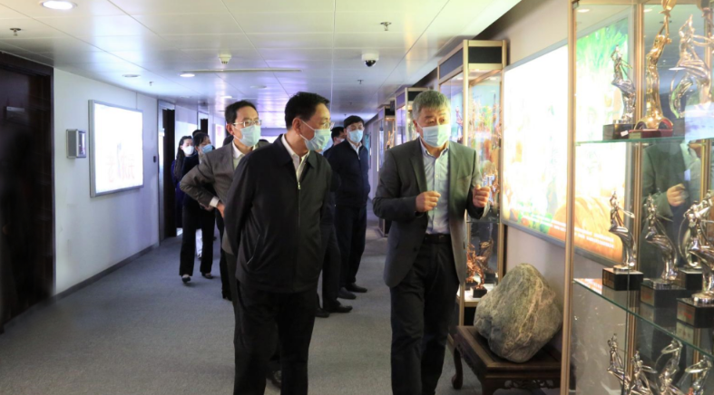 省委常委、宣傳部部長白玉剛一行到山東影視傳媒集團調研