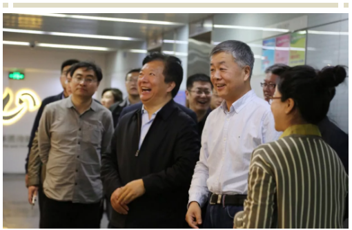 青島市北區區委書記鄭德雁一行到山東影視傳媒集團調研