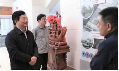 青島市北區區委書記鄭德雁一行到山東影視傳媒集團調研