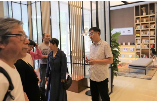 山影集團(tuán)退休干部一行參觀星工坊